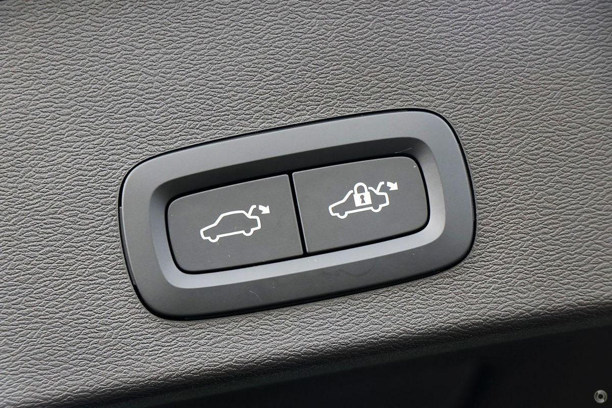 2025 Volvo XC40 Ultra B4 Bright