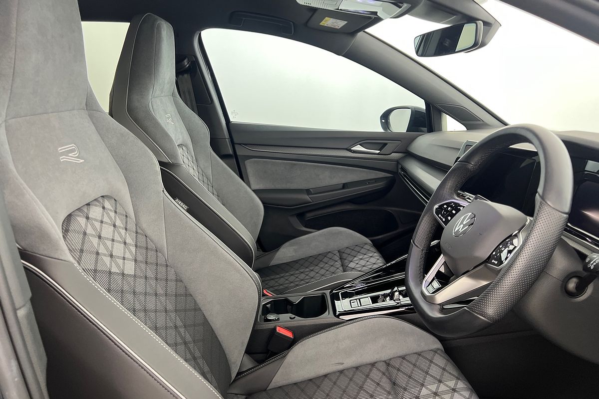 2023 Volkswagen Golf 110TSI R-Line 8