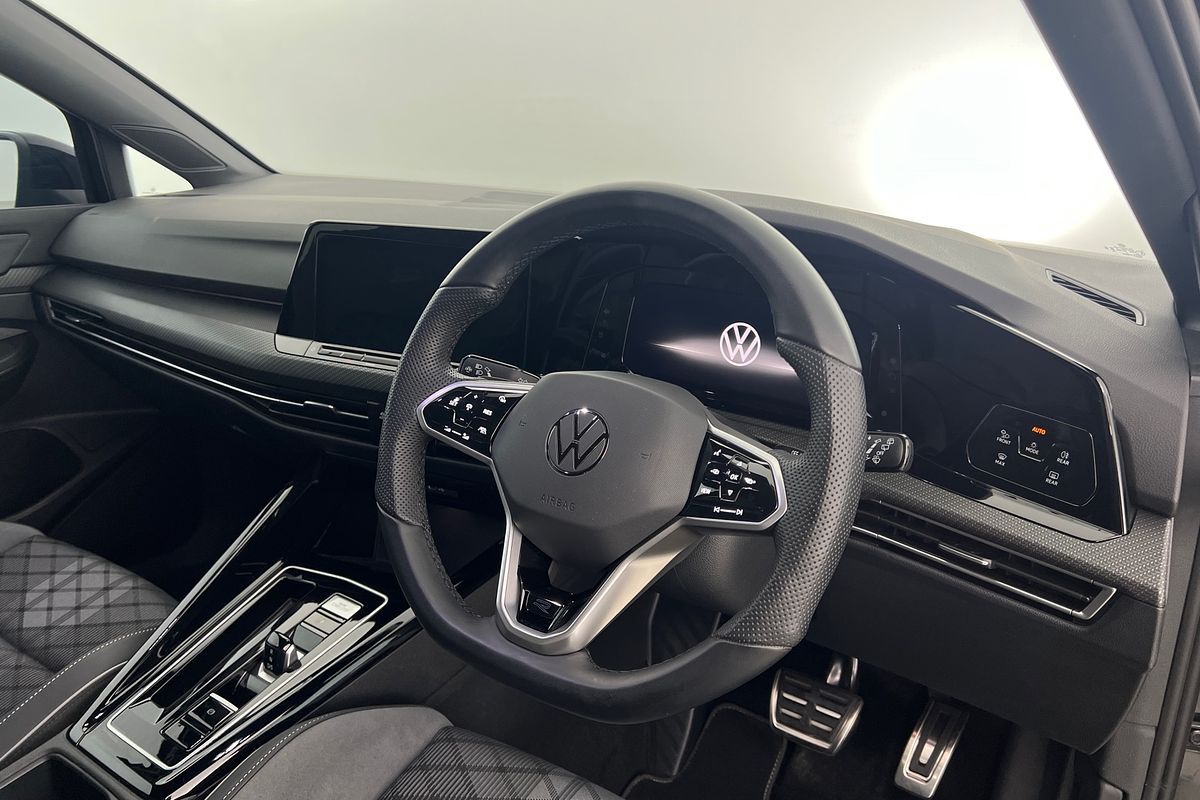 2023 Volkswagen Golf 110TSI R-Line 8