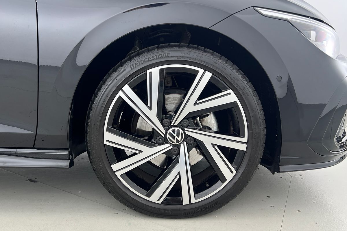 2023 Volkswagen Golf 110TSI R-Line 8