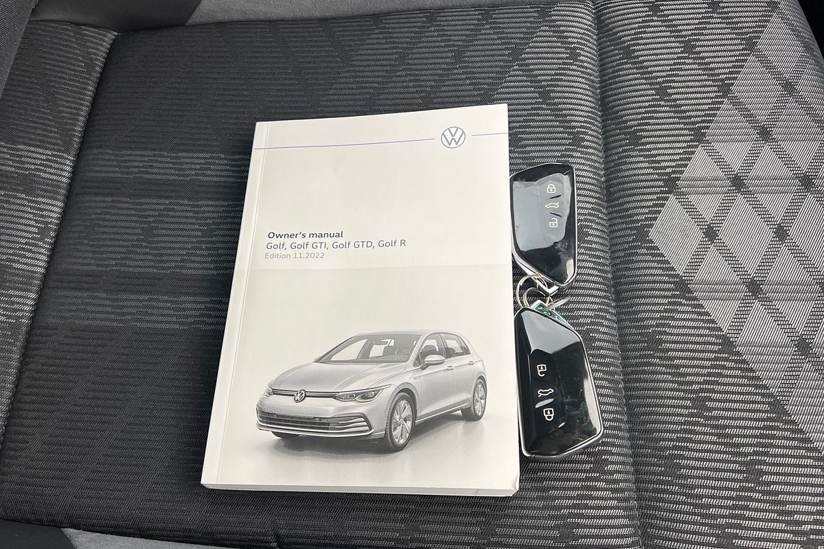 2023 Volkswagen Golf 110TSI R-Line 8