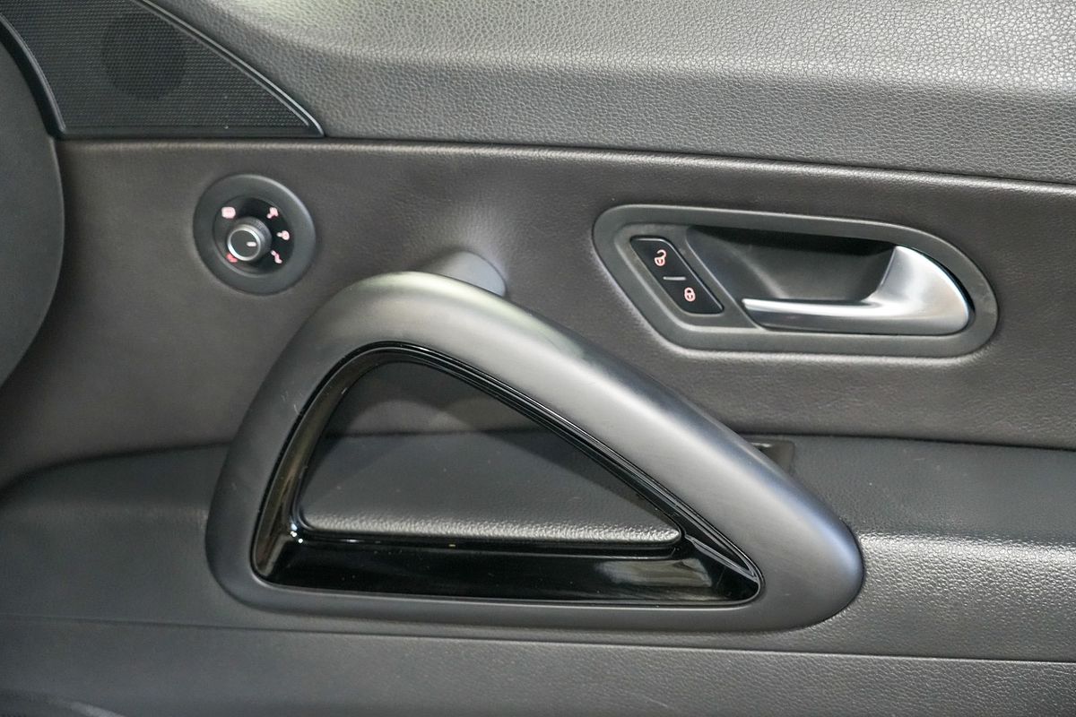 2016 Volkswagen Scirocco R Wolfsburg Edition 1S