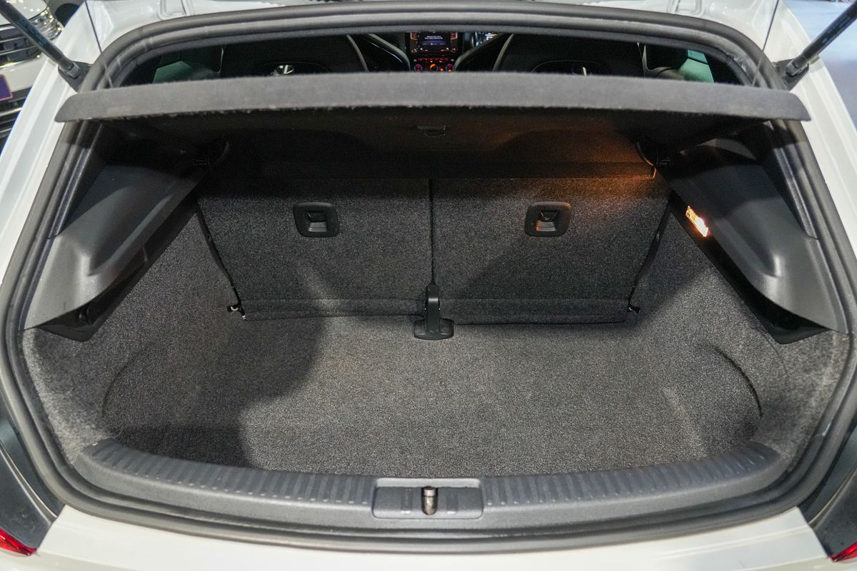 2016 Volkswagen Scirocco R Wolfsburg Edition 1S