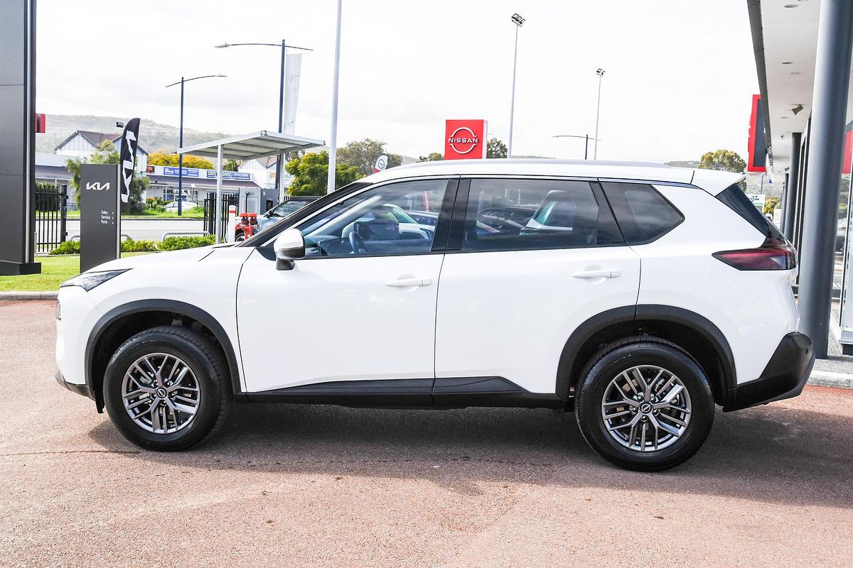 2024 Nissan X-TRAIL ST T33