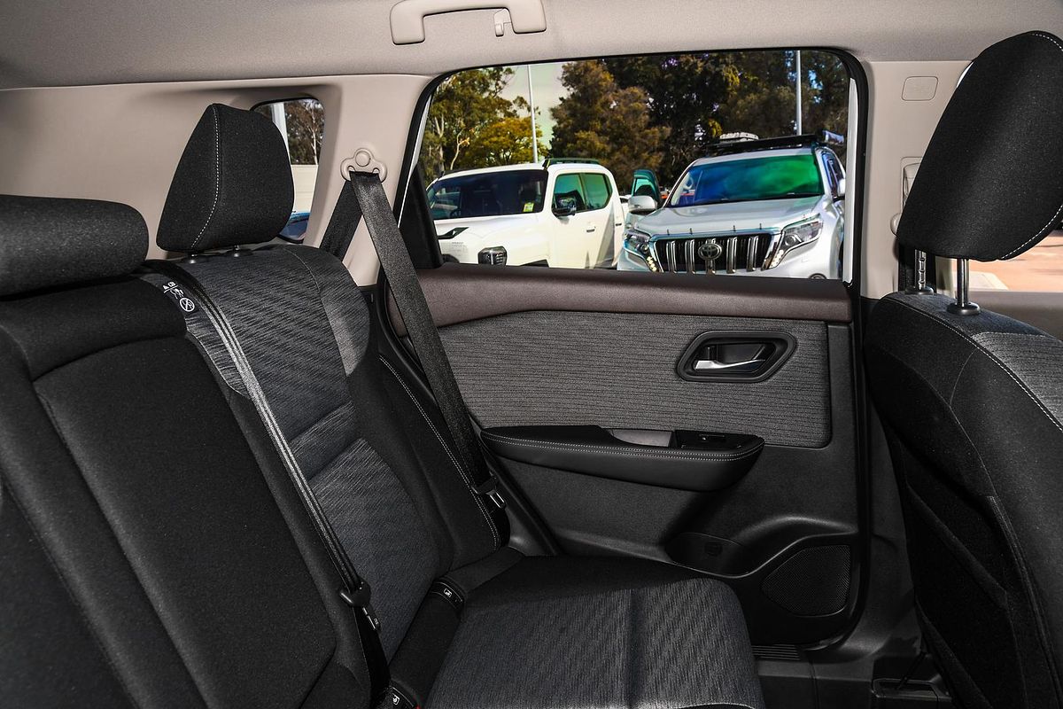 2024 Nissan X-TRAIL ST T33