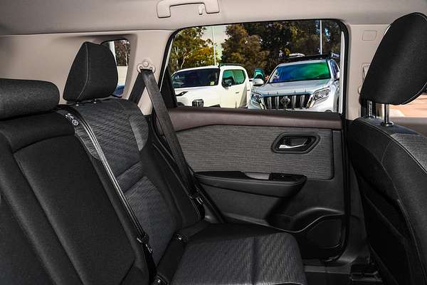 2024 Nissan X-TRAIL ST T33