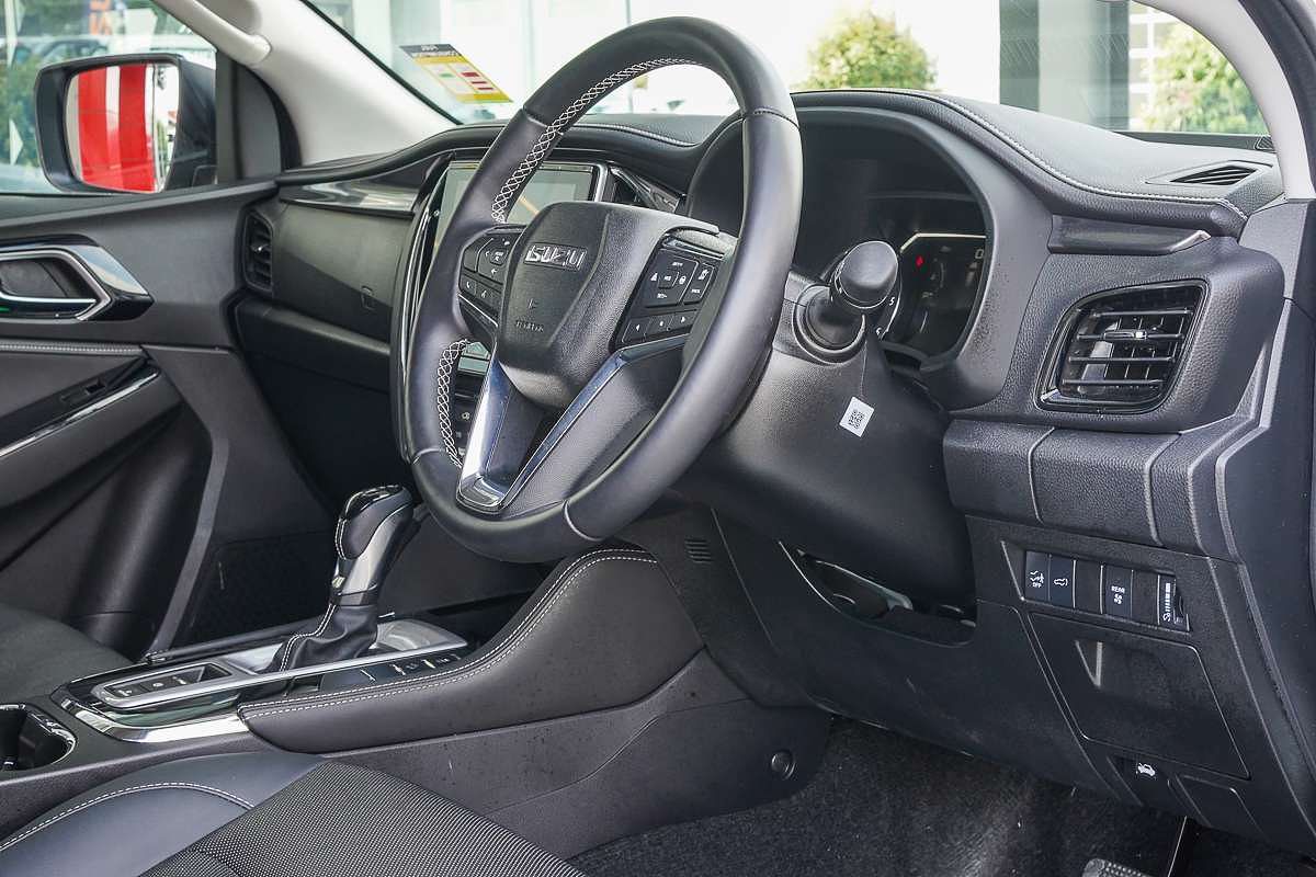 2024 Isuzu MU-X LS-T