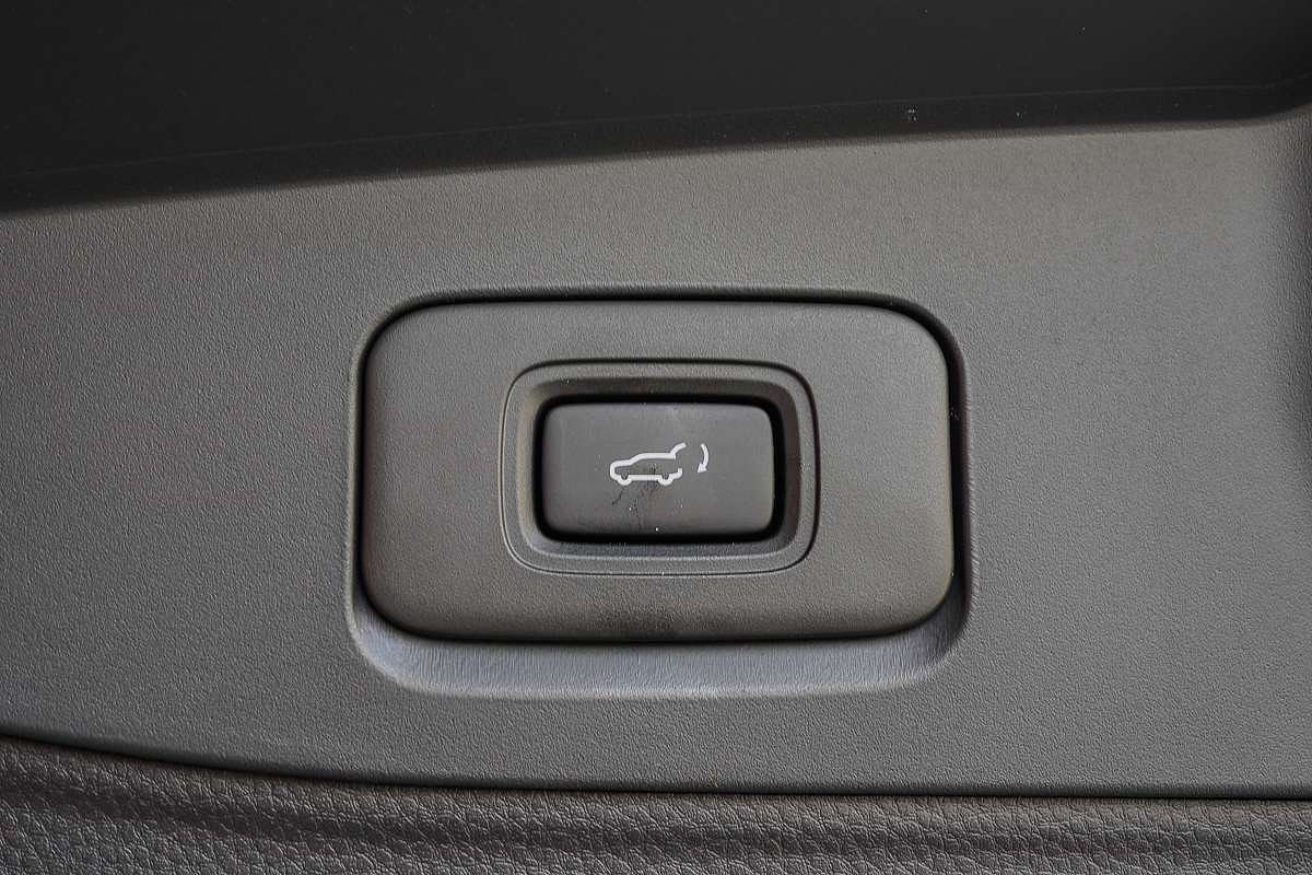 2024 Isuzu MU-X LS-T