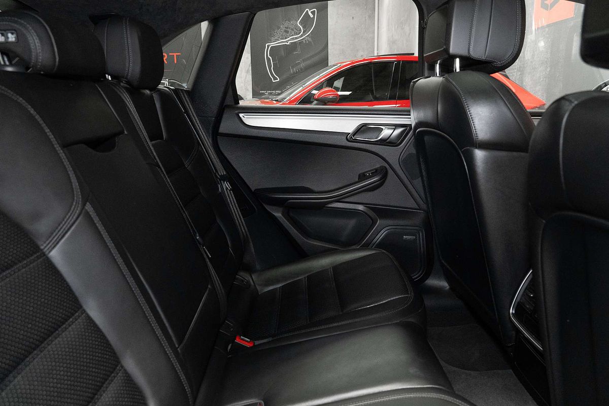 2016 Porsche Macan Turbo 95B