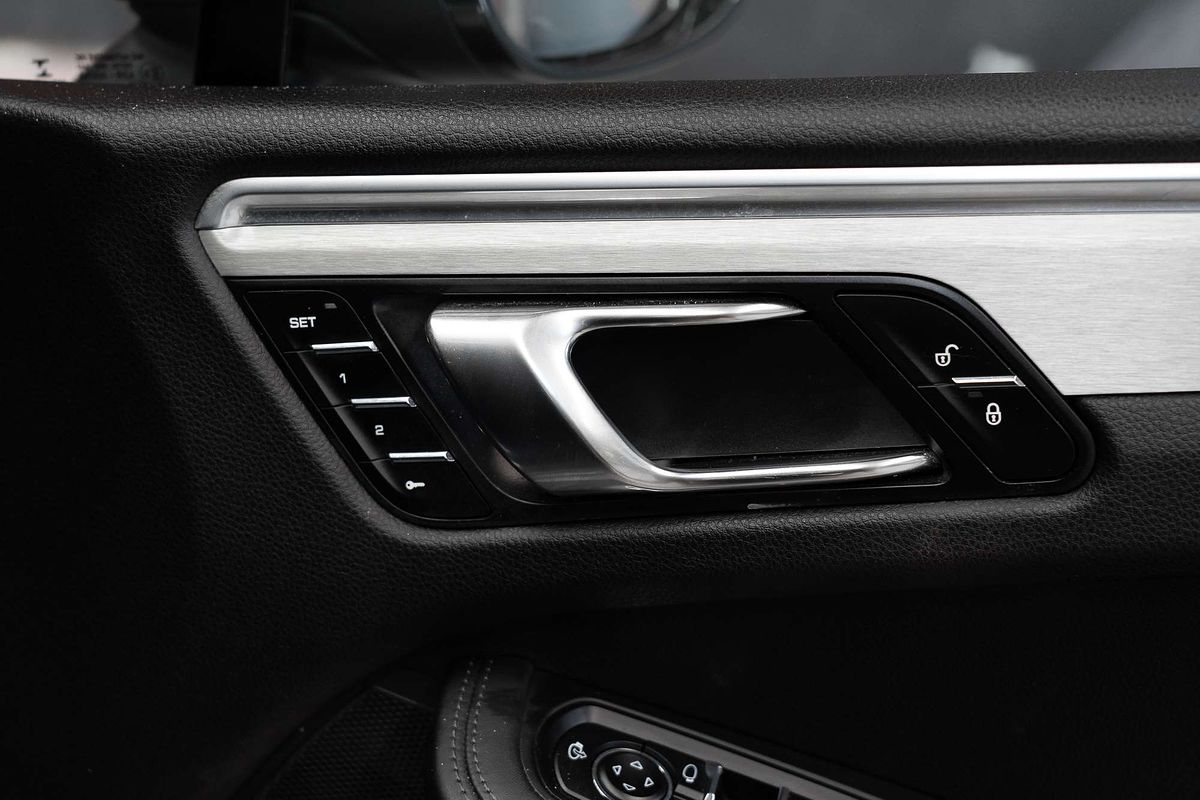2016 Porsche Macan Turbo 95B