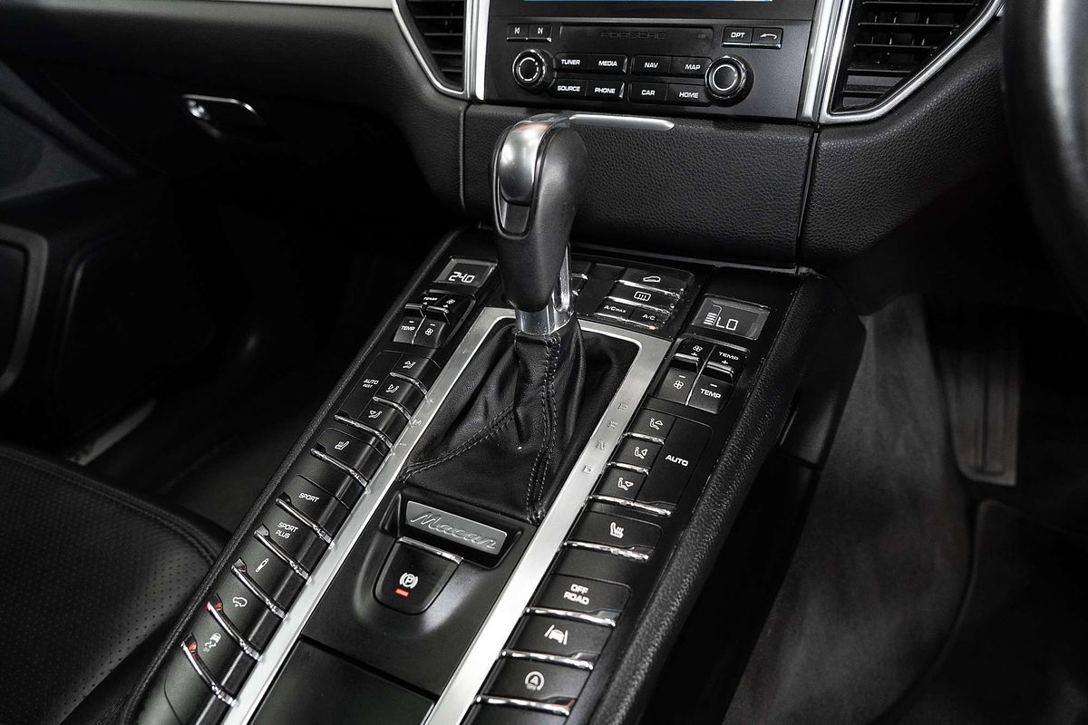 2016 Porsche Macan Turbo 95B