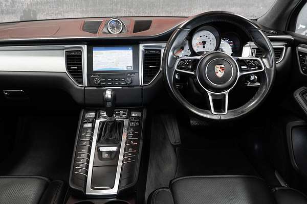 2016 Porsche Macan Turbo 95B