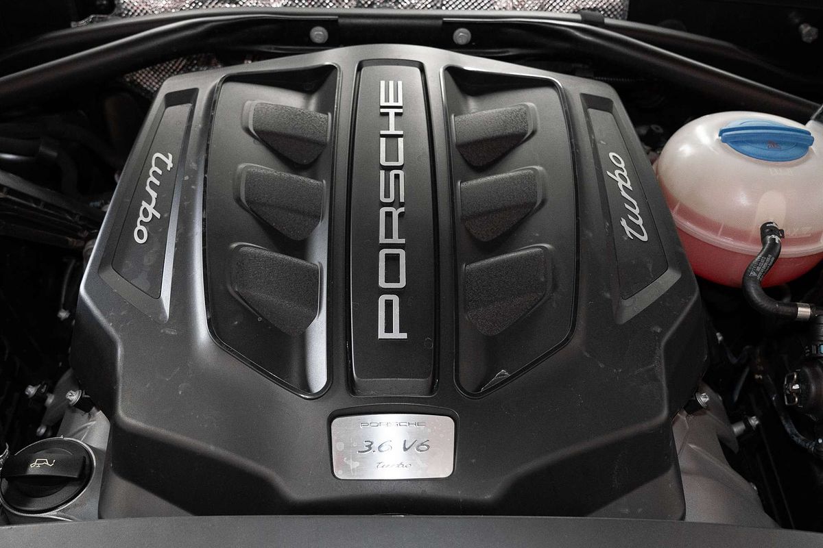 2016 Porsche Macan Turbo 95B
