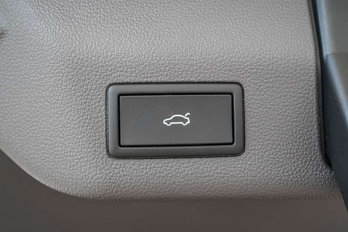 2025 Volkswagen Multivan TDI360 Life T7 SWB