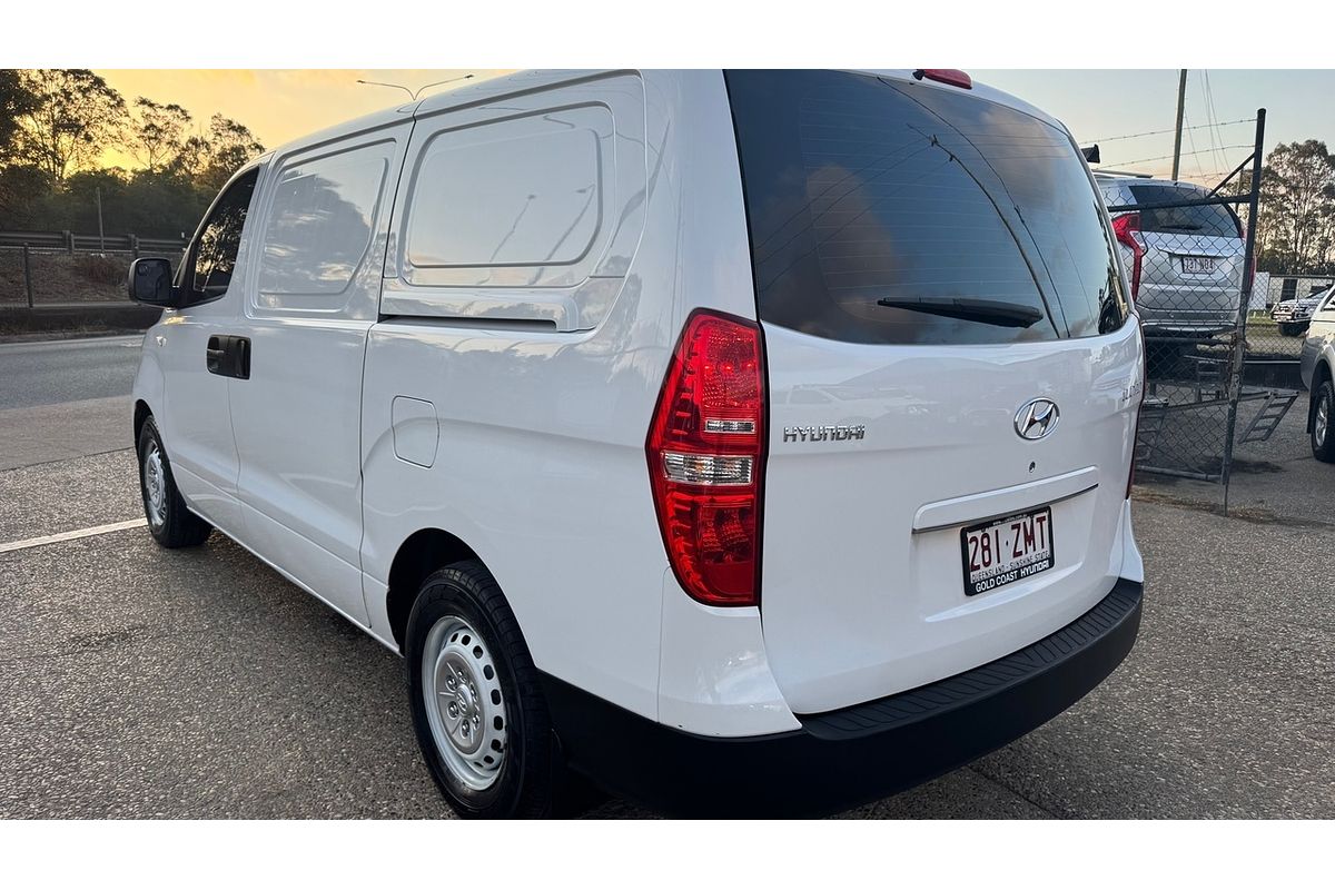 2018 Hyundai iLoad TQ Series II (TQ3) MY1