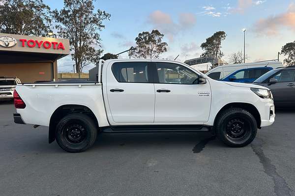 2020 Toyota Hilux Hilux 4x2 SR 2.8L T Diesel Automatic Double Cab