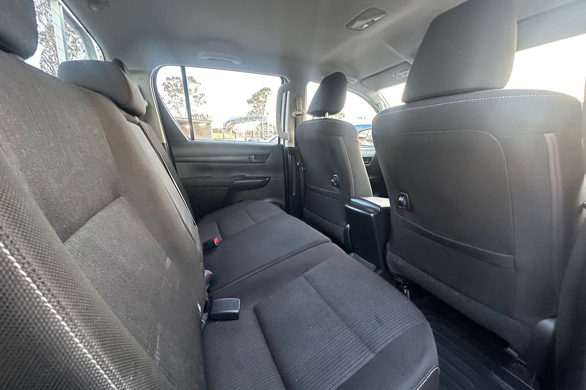 2020 Toyota Hilux Hilux 4x2 SR 2.8L T Diesel Automatic Double Cab