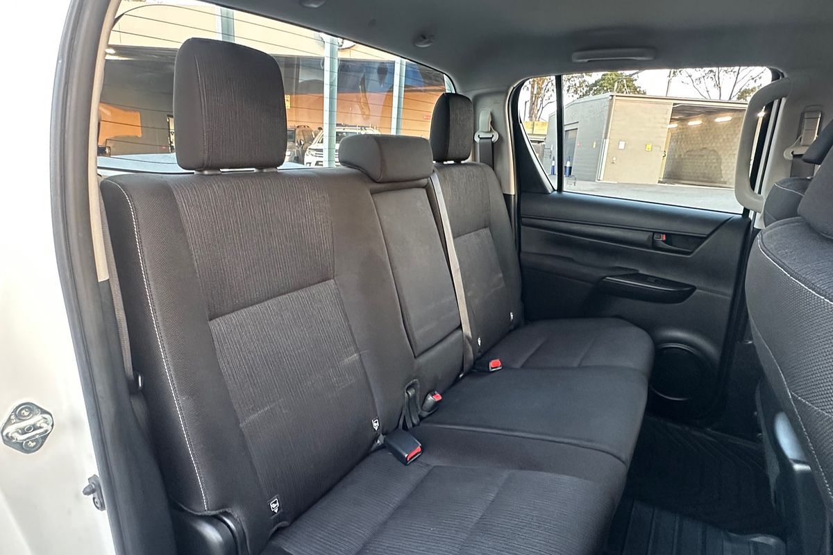 2020 Toyota Hilux Hilux 4x2 SR 2.8L T Diesel Automatic Double Cab