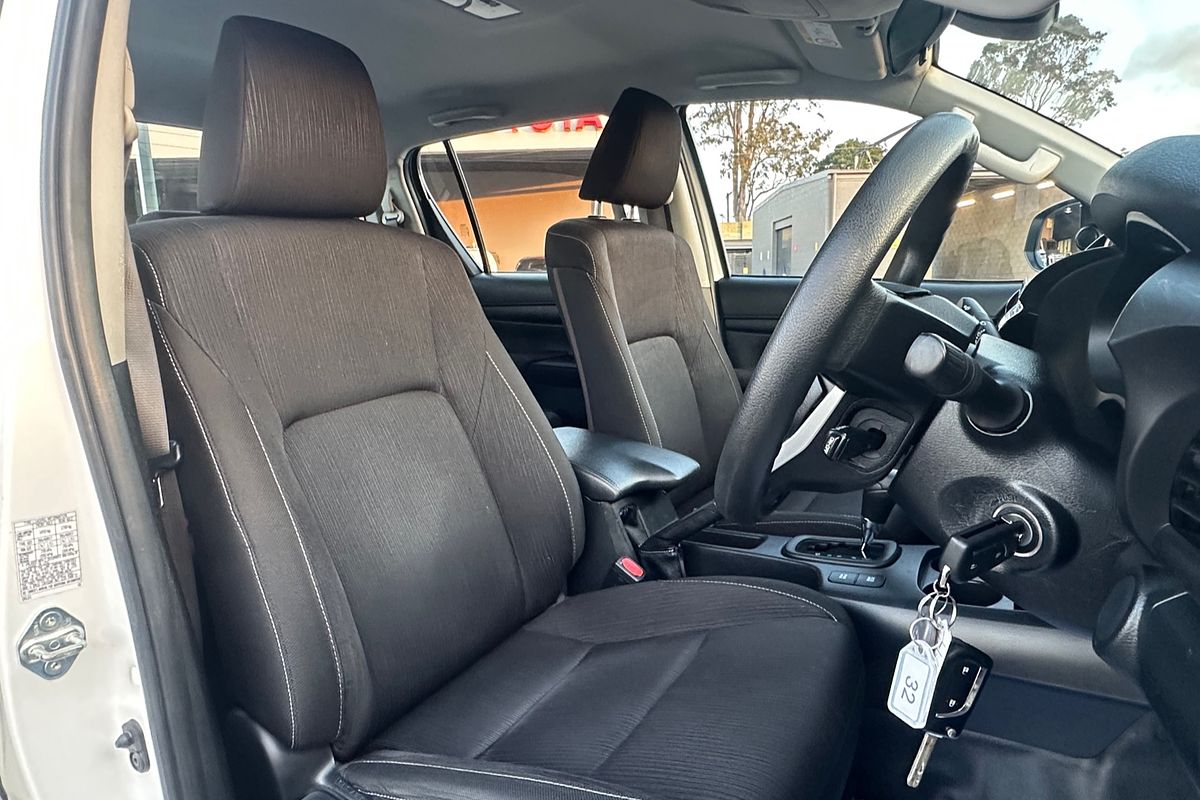 2020 Toyota Hilux Hilux 4x2 SR 2.8L T Diesel Automatic Double Cab