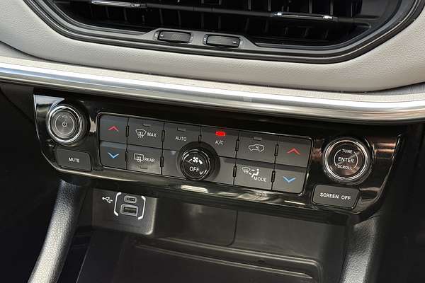 2023 Jeep Compass Limited M6