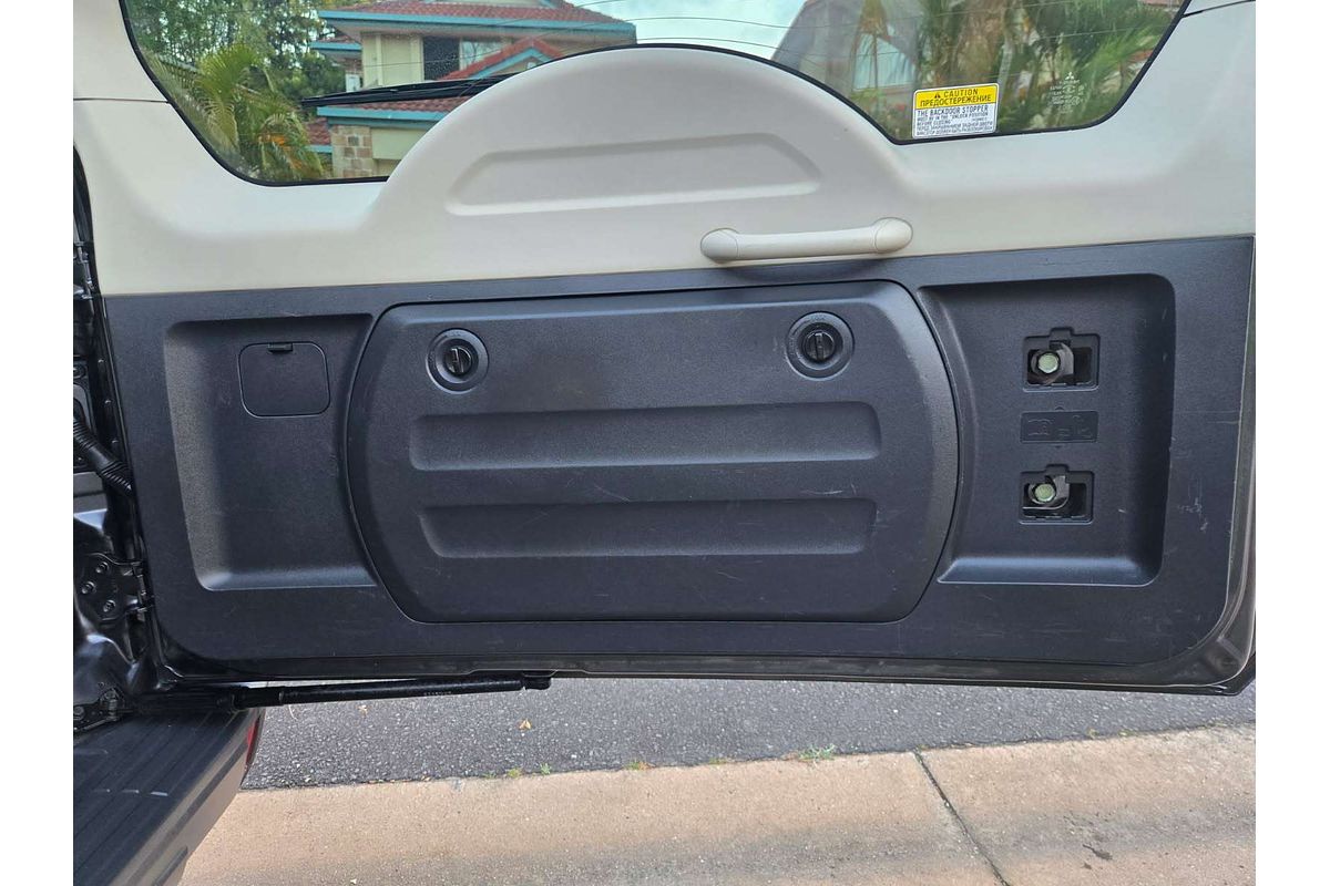 2014 Mitsubishi Pajero VR-X NW