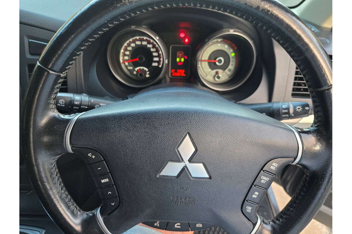 2014 Mitsubishi Pajero VR-X NW