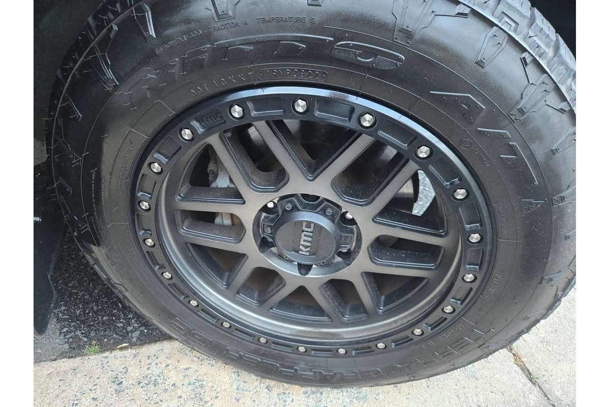 2014 Mitsubishi Pajero VR-X NW