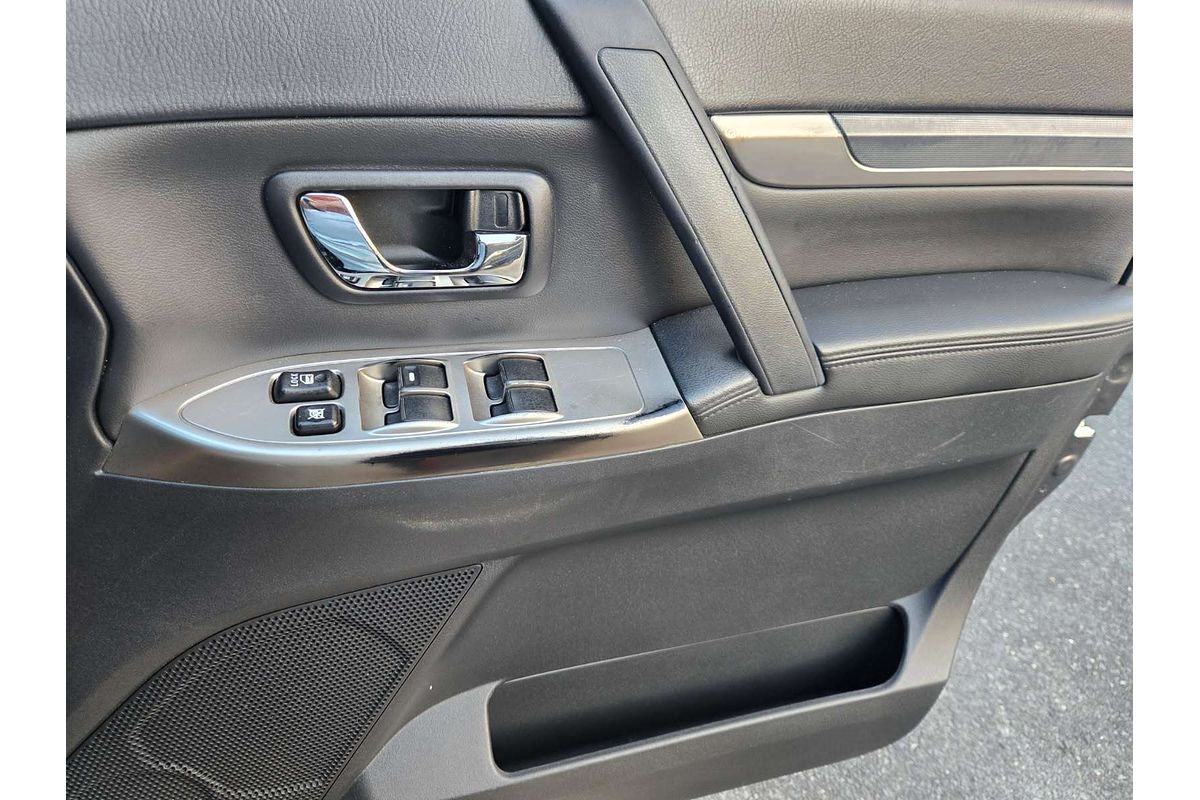 2014 Mitsubishi Pajero VR-X NW