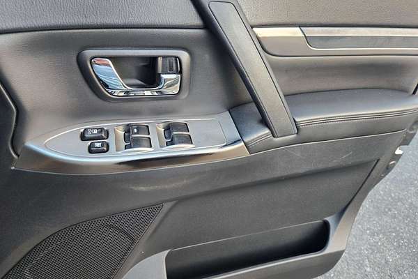 2014 Mitsubishi Pajero VR-X NW