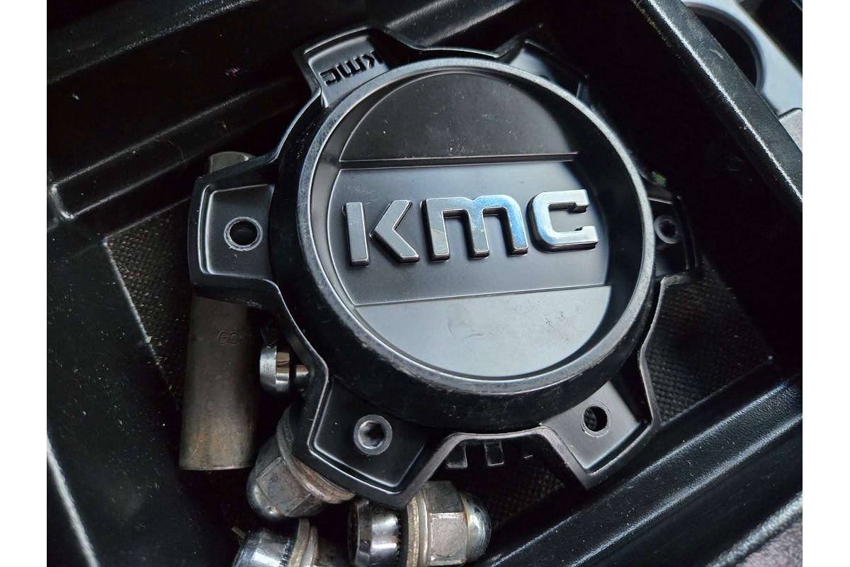 2014 Mitsubishi Pajero VR-X NW