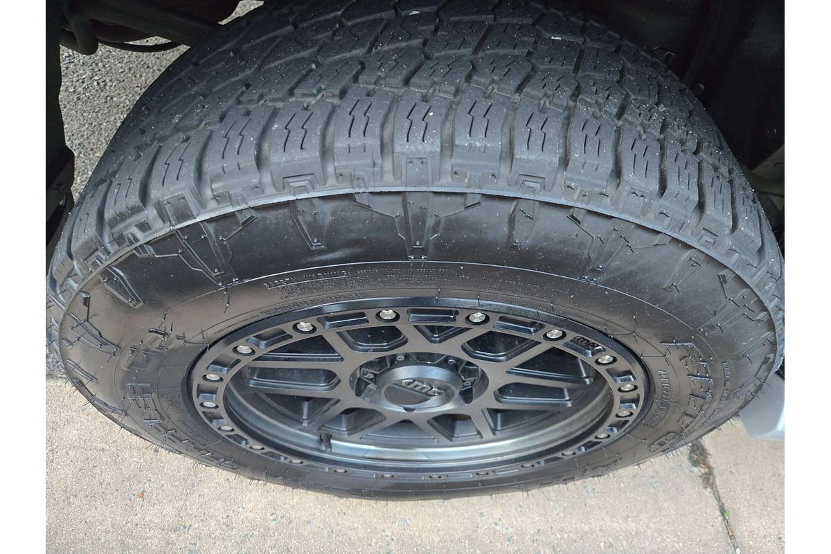 2014 Mitsubishi Pajero VR-X NW