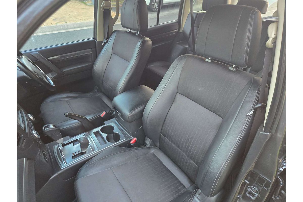 2014 Mitsubishi Pajero VR-X NW