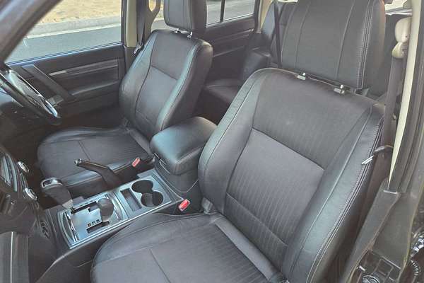 2014 Mitsubishi Pajero VR-X NW