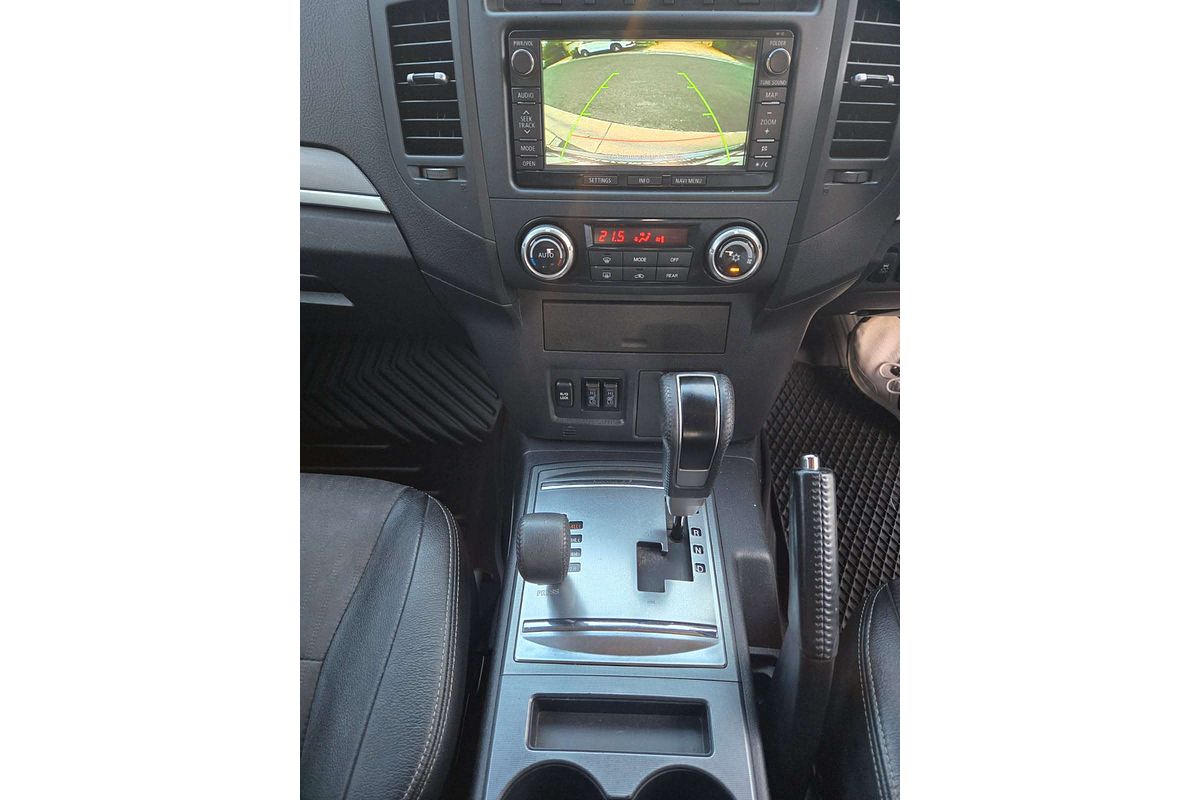 2014 Mitsubishi Pajero VR-X NW