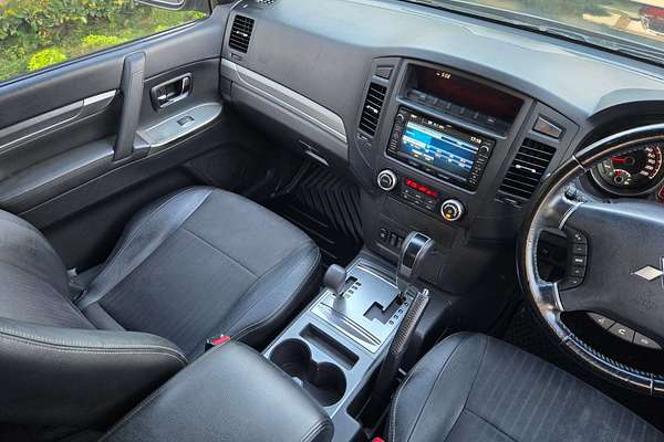 2014 Mitsubishi Pajero VR-X NW