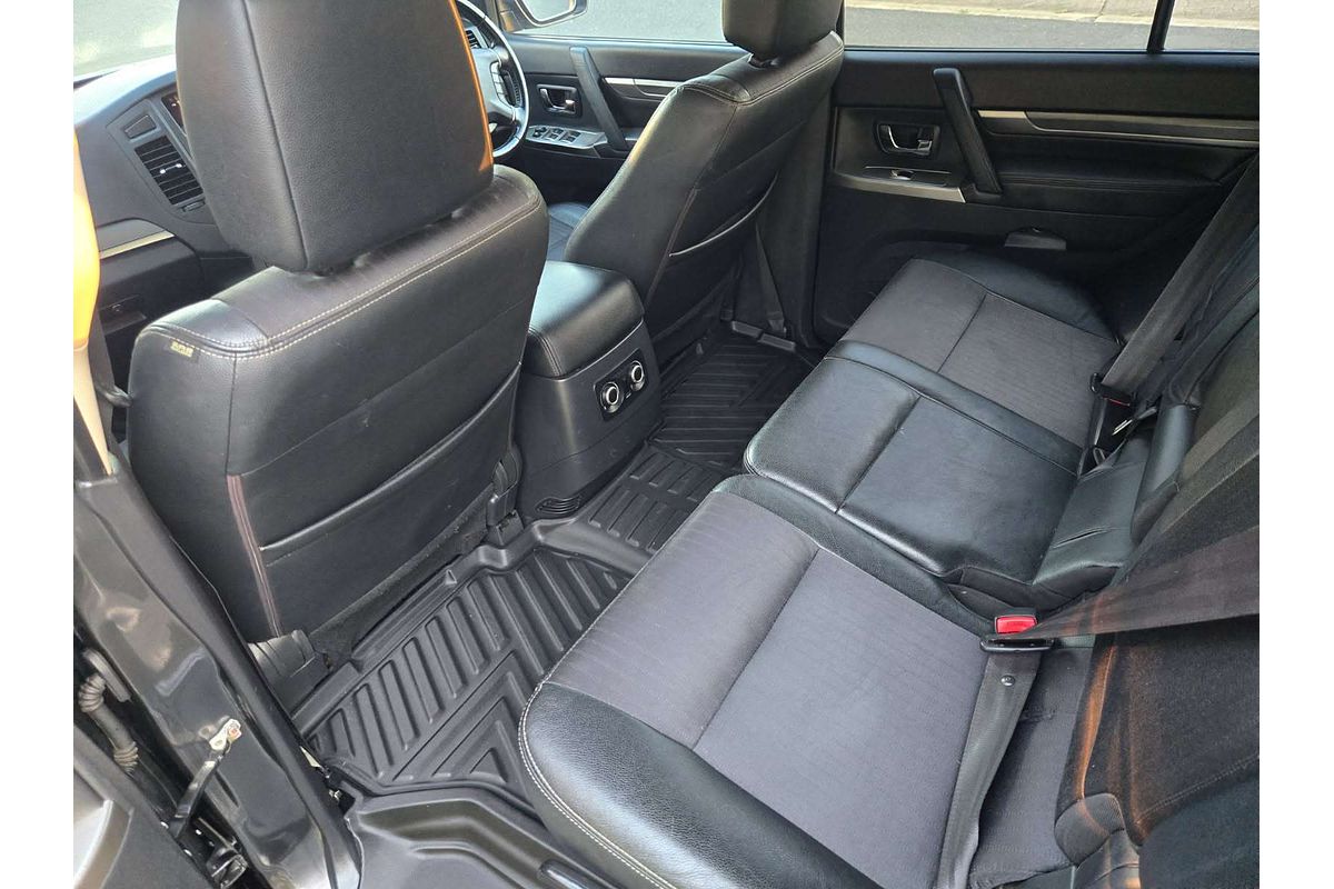 2014 Mitsubishi Pajero VR-X NW