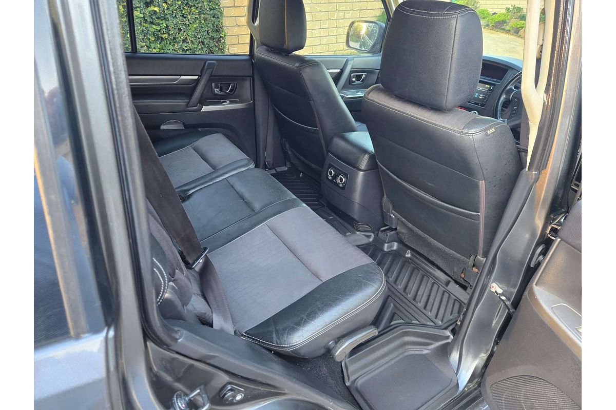 2014 Mitsubishi Pajero VR-X NW