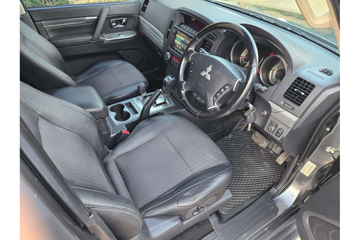 2014 Mitsubishi Pajero VR-X NW