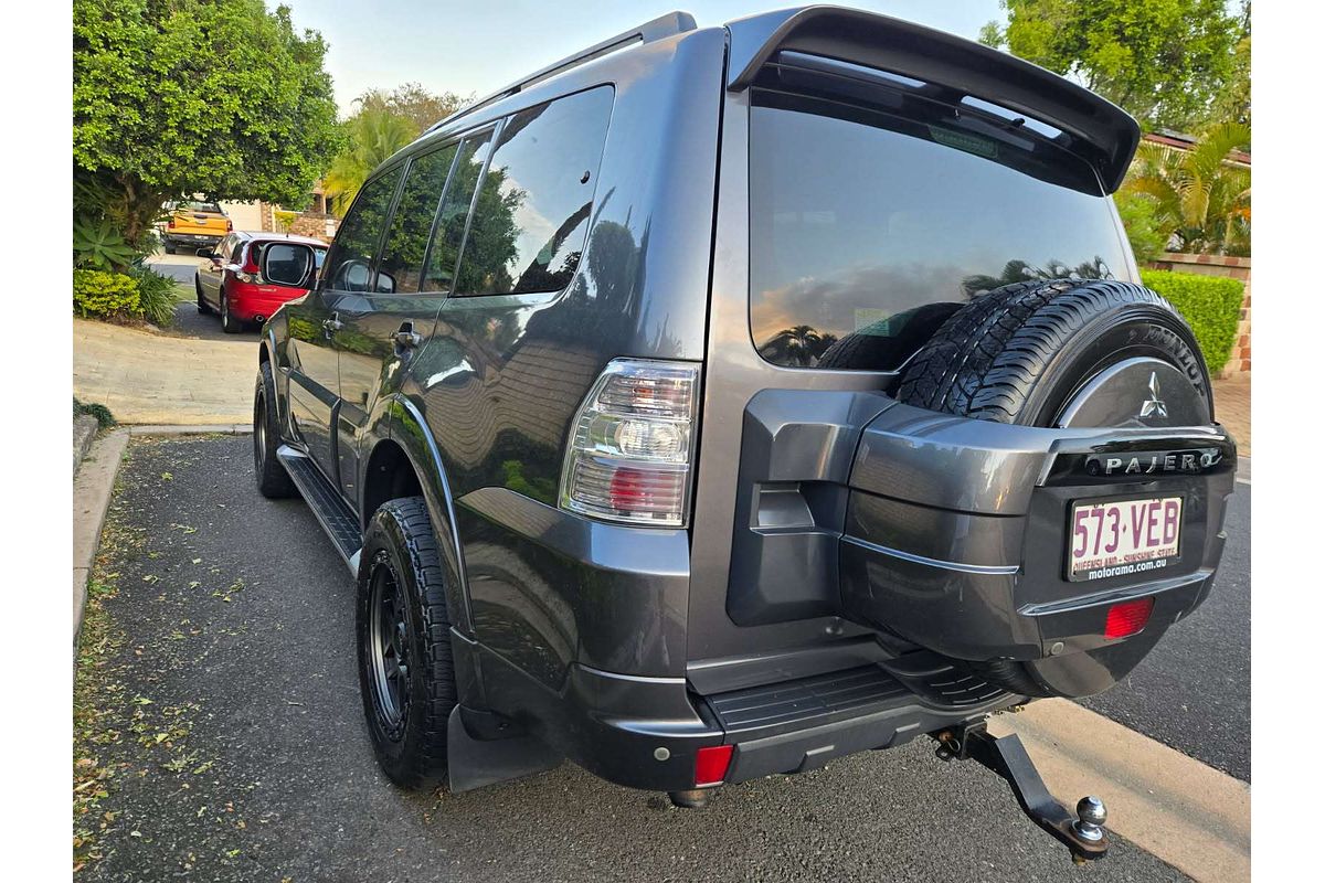 2014 Mitsubishi Pajero VR-X NW