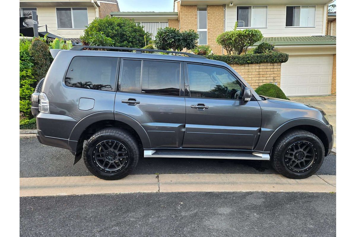 2014 Mitsubishi Pajero VR-X NW