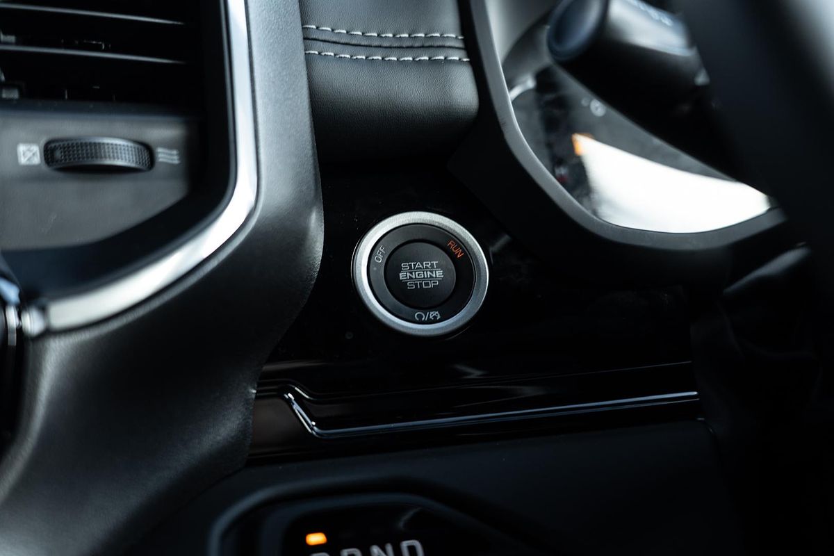 2025 RAM 1500 Laramie Sport Hurricane SO RamBox DT 4X4 SWB