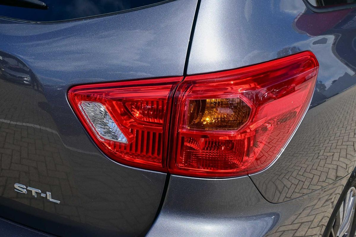 2018 Nissan Pathfinder ST-L R52 Series II