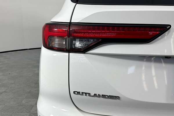 2024 Mitsubishi Outlander ES ZM