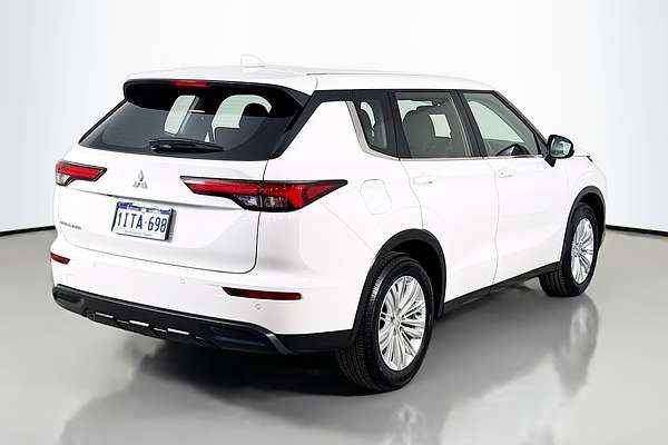 2024 Mitsubishi Outlander ES ZM