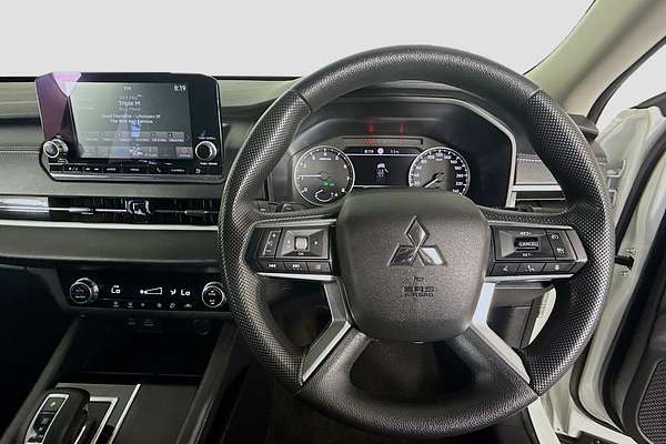 2024 Mitsubishi Outlander ES ZM