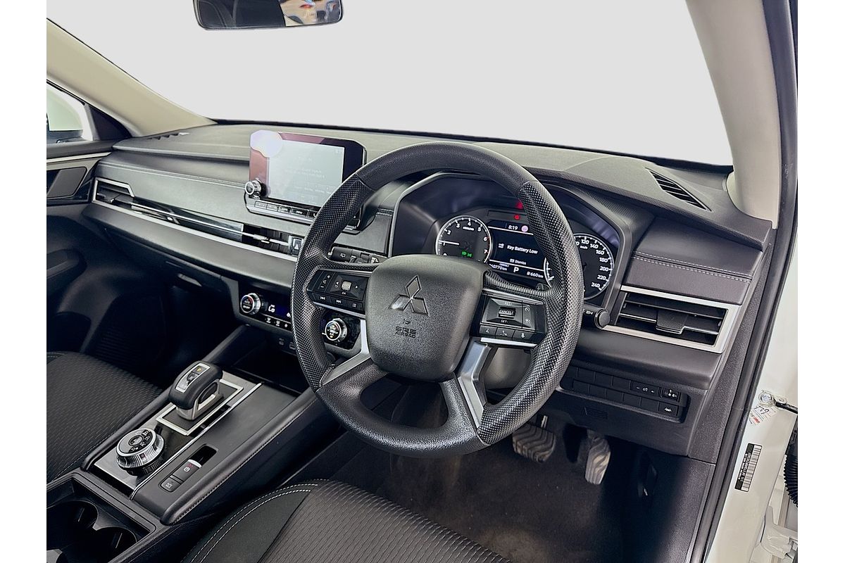 2024 Mitsubishi Outlander ES ZM