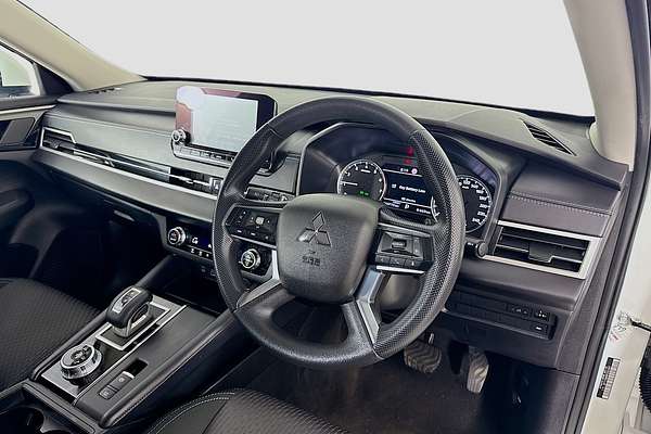 2024 Mitsubishi Outlander ES ZM