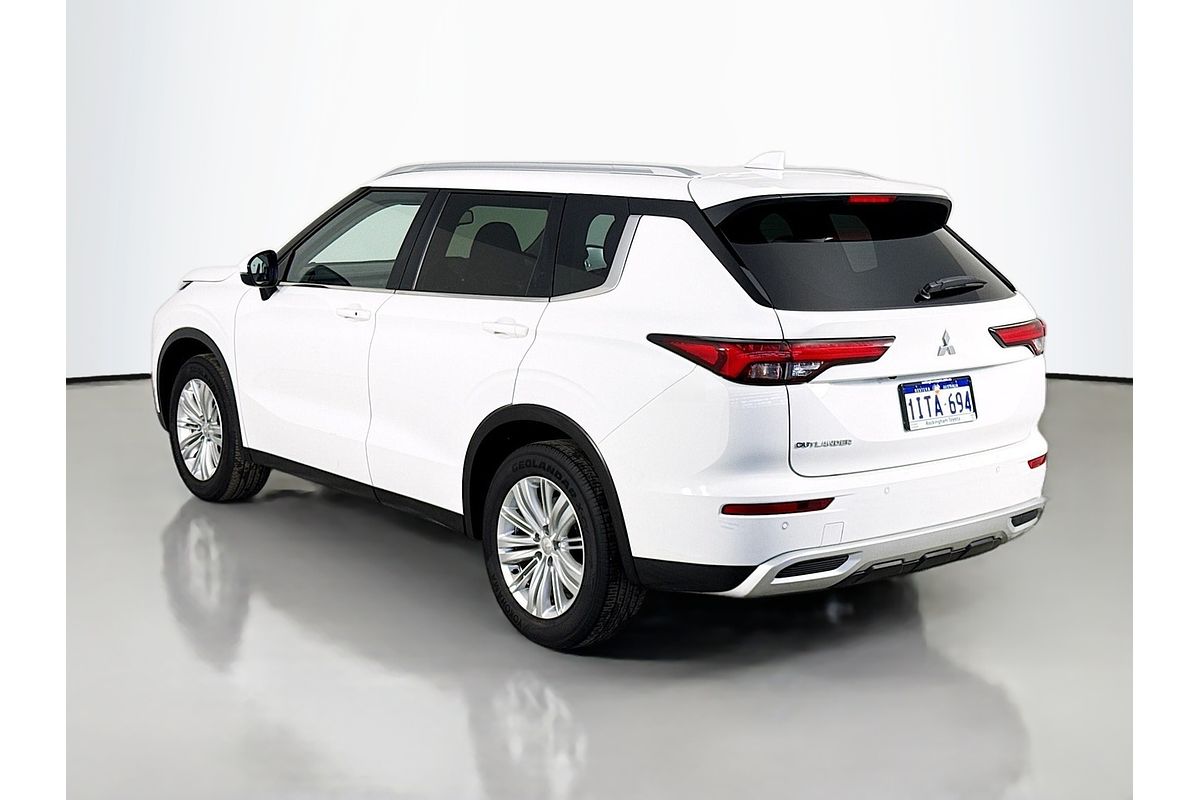 2024 Mitsubishi Outlander LS ZM
