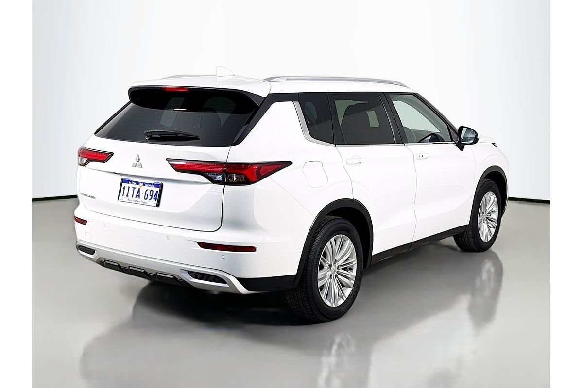 2024 Mitsubishi Outlander LS ZM