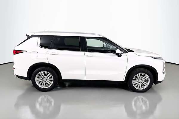 2024 Mitsubishi Outlander LS ZM